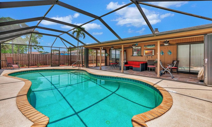 Port Saint Lucie Casa | Tropical Paradise with a private pool in Port Saint Lucie, Florida
