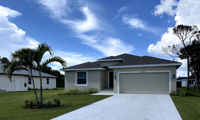 Rotonda Heights Casa | Tropical Paradise Close to Five Beautiful Beaches