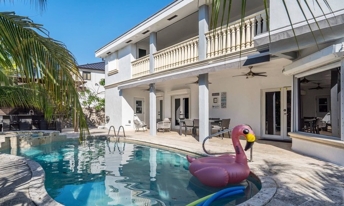 Miami Lakes Casa | Tropical Pool Paradise x 6-BD,4-BA Luxury Living
