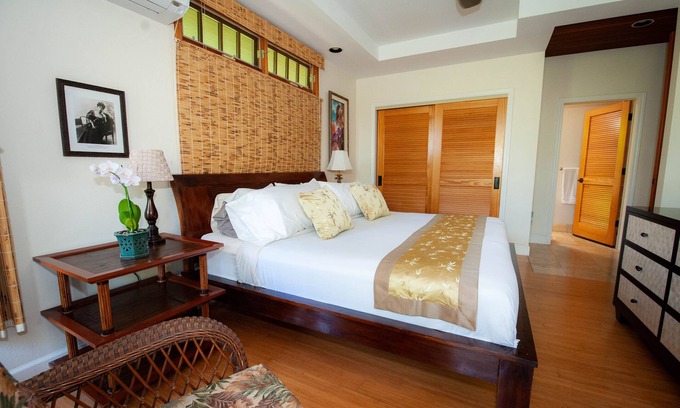 Bayview Condominio | Tropical Rendezvous Suite - Luxury Studio in tropical gardens with koi ponds.