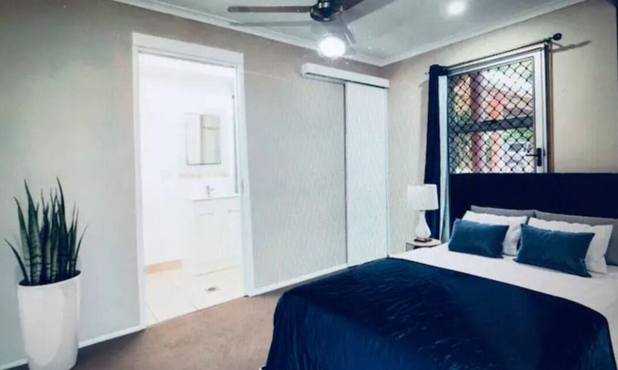 Dolphin Heads Casa | Tropical Retreat close to beach in an acreage