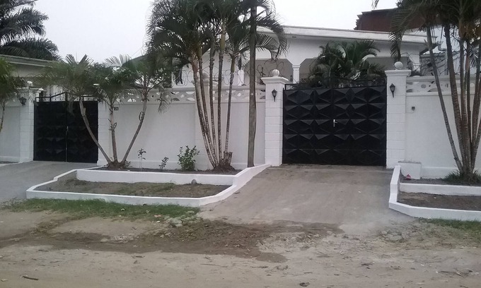 Pointe-Noire Apartamento | CLIMA TROPICAL DE SABAN ... EL PUNTO NEGRO HERMOSO