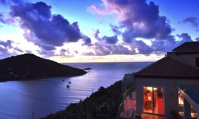 Gift Hill Villa | TROPICAL SEASIDE VILLA- VIVE EN EL PARAÍSO CON VISTAS AL MAR ABIERTAS