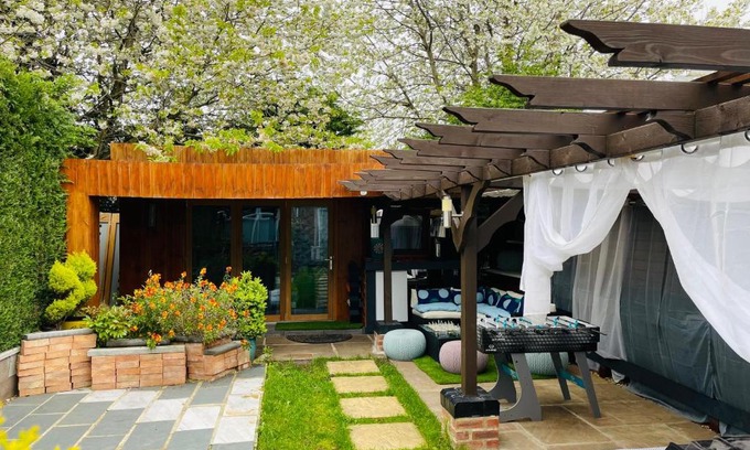 Newcastle-upon-Tyne Casa | Tropical Style House Near Newcastle City Centre