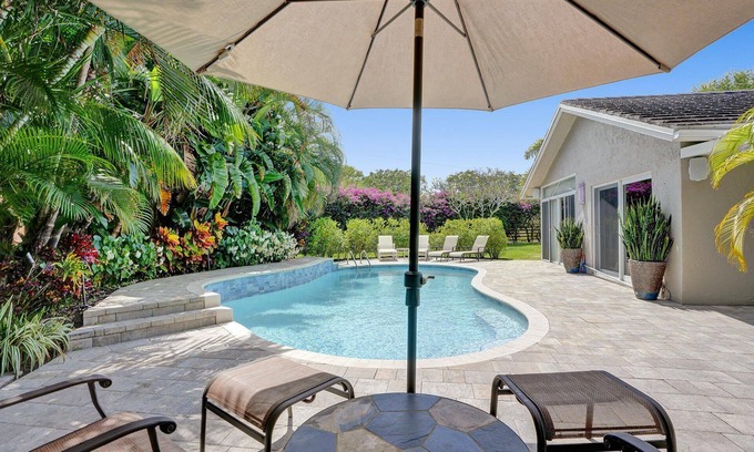 Lake Ida Shores Casa | Tropical, tranquil