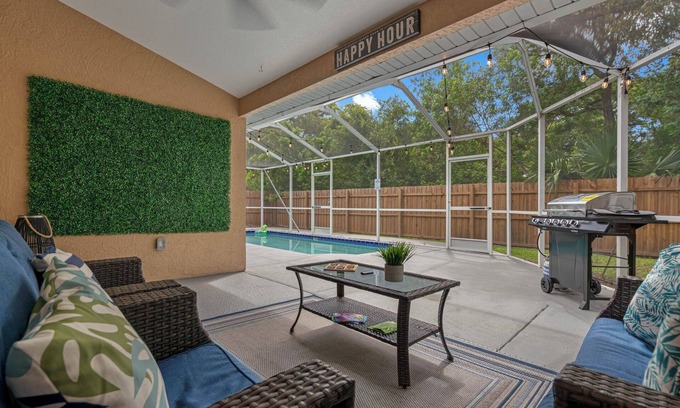 Oldsmar Casa | Tropical Vacay pool home