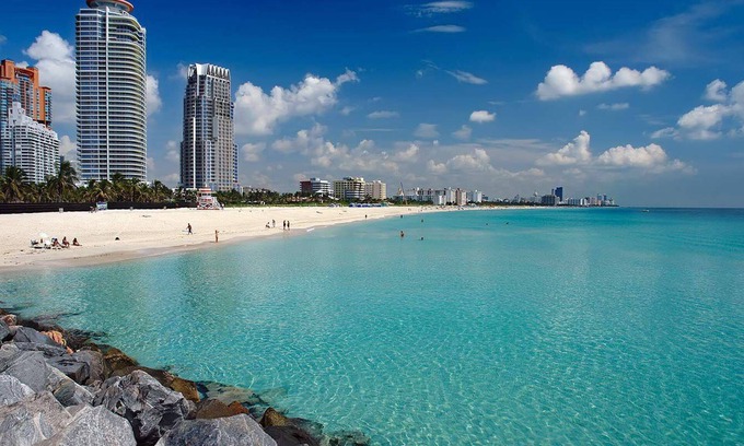Fort Lauderdale Casa | Tropical Villa King Bed Pool Top Location