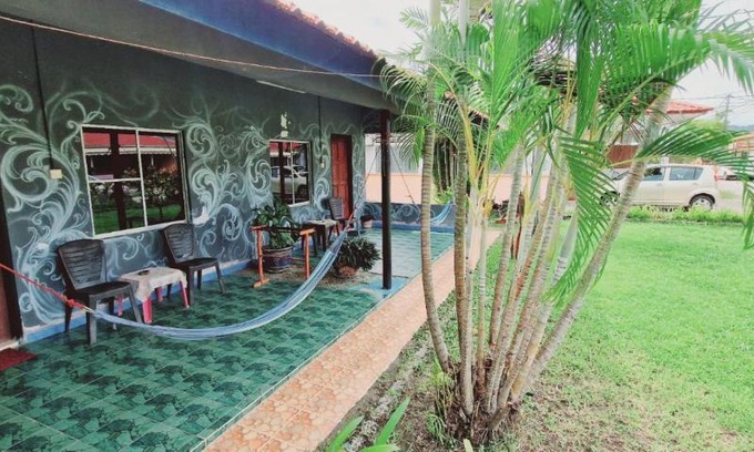 Lubok Buaya Chalet De Esquí | Tropical village langkawi
