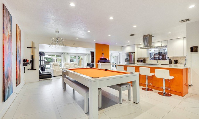Nautilus Isle Casa | Tropical water front 2-bedroom 3 king beds house with heated pool & Sauna