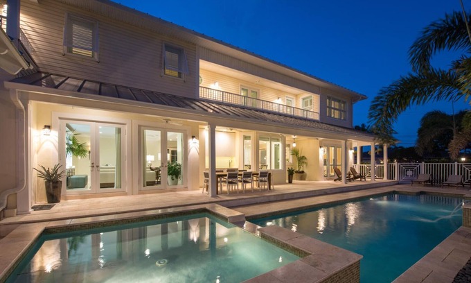 Bermuda Riviera Casa | TROPICAL WATERFRONT MANSION STEP TO THE BEACH