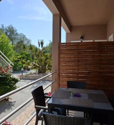 Roda Apartamento | Trousas Double Apartment