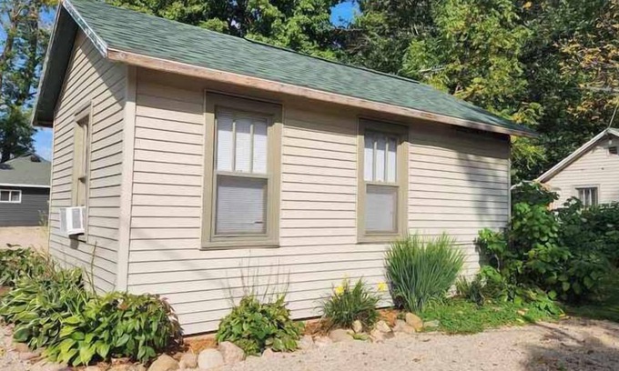 Fremont Cabina | Trout Cabin - Waterfront resort on Fremont Wolf River