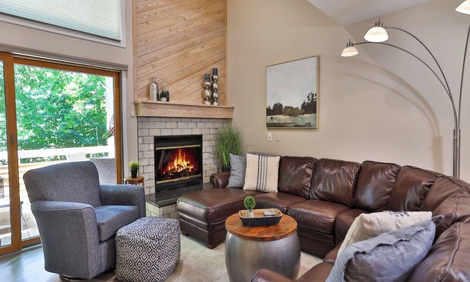Harbor Springs Condominio | Trout Creek Condo #125 - Harbor Springs Michigan - Two Bedroom Loft