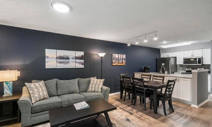 Harbor Springs Casa | Trout Creek Resort/Golf/Pool/Hot tub/Sauna/Pet friendly