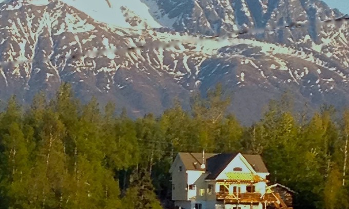 Gateway Chalet De Esquí | Trout Fishing Lake Front- Mt. Views- Fish, Boat, Hike, Play, Swim, sleeps 8