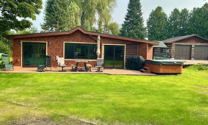 Mayfield Cabaña | Trout Hollow Waterfront Cabin 2 BR, Sleeps 6, Riverfront Hottub Traverse City Mi