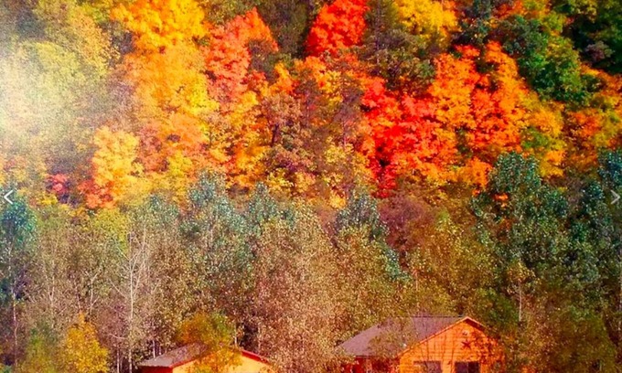 Harpers Ferry Cabina | Trout Lodge with Hot Tub Jacuzzi