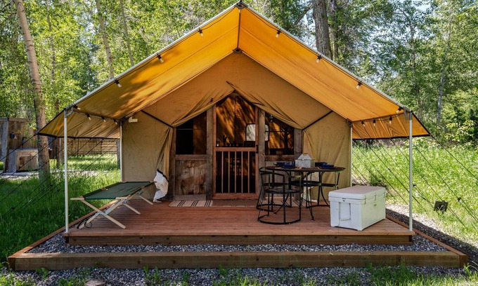 Bozeman Alquiler De RV | TroutChasers Glamping Tent - Crackling Fire, Fresh Air, Fly Fishing