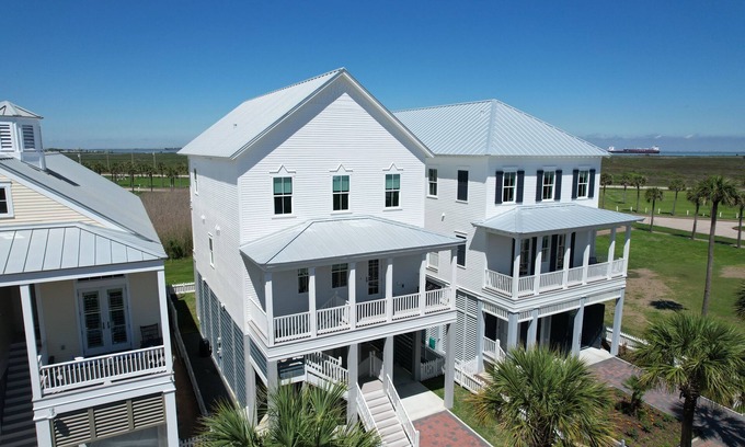 Galveston Casa | True Beach Bliss in Beachtown Galveston! w/Elevator