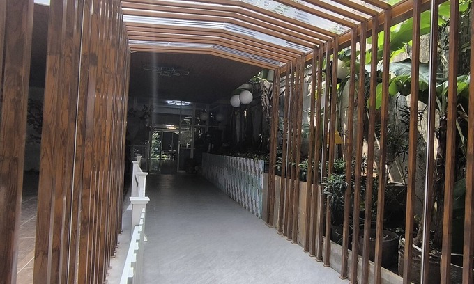 Gambir Hotel | True Blue Bunga Bunga Hotel Pasar Baru
