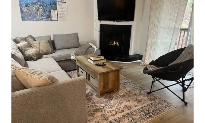 North Troy Condominio | True Ski-in Ski-out! Walk to hotel-waterpark-golf