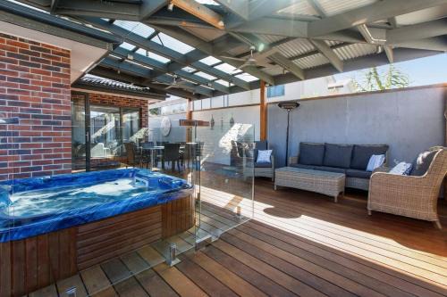 Capel Sound Casa | Truemans Escape - All-Season Stay near Hot Springs