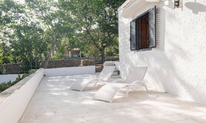 Locorotondo Casa | Trullo Bella Vista With Patio & Parking