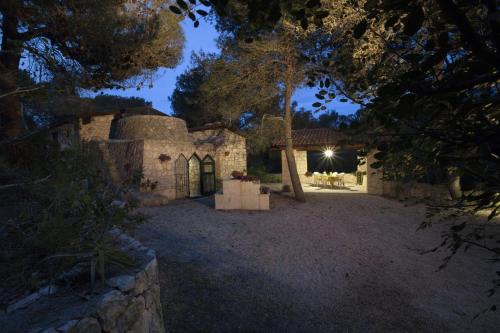 Santa Caterina Casa | Trullo in the Wood