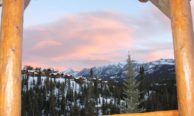 Saddle Ridge Condominio | Verdaderamente Ski In / Ski Out Condo! Amplio, duerme 11! Grandes vistas a la montaña!
