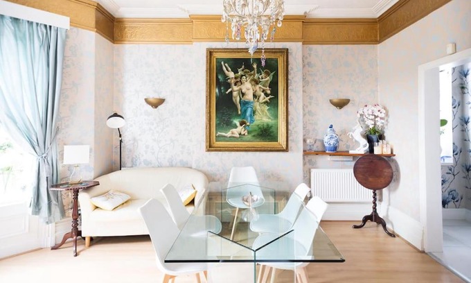 Trafford Casa | Truly stunning large house in a central location