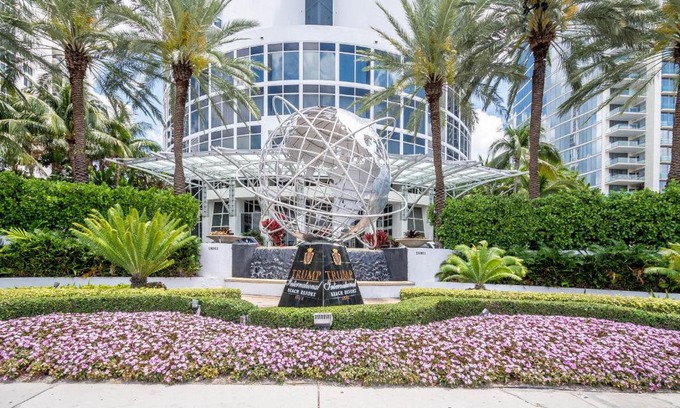 Sunny Isles Beach Apartamento | TRUMP INTL 2 BEDROOM APARTMENT 1600 Sqf Ocean and Bay View