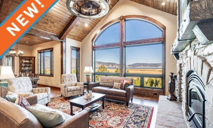 Island Park Casa | Trumpeter Swan Penthouse,1Br/1 1/2Ba,BBQ,Firepit,Lakeview,20m 2 YNP,Secluded,Deck-Beautiful Views