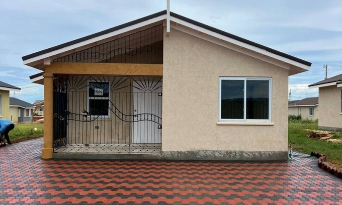 Spring Village Casa | Ts Staycation - a charming 2-bedroom house with WiFi, AC in Spanish Town