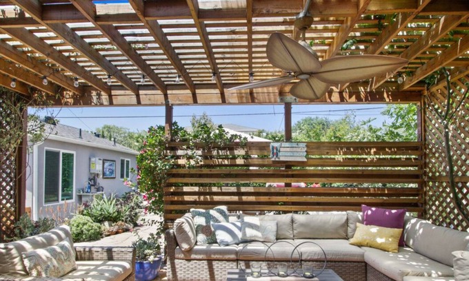 Alhambra Apartamento | Cozy Garden Pad with King Beds