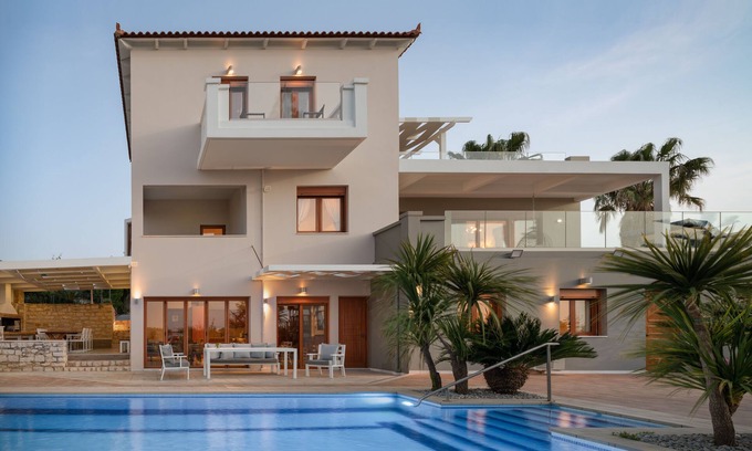 Houdetsi Villa | Residencia Tsourlakis! Piscina de 50m2, gimnasio, a poca distancia de tiendas, total privacidad.