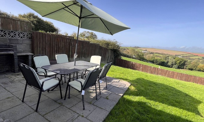 Malborough Casa | Tubbs Delight Bungalow familiar y apto para perros con bañera de hidromasaje y vistas al campo
