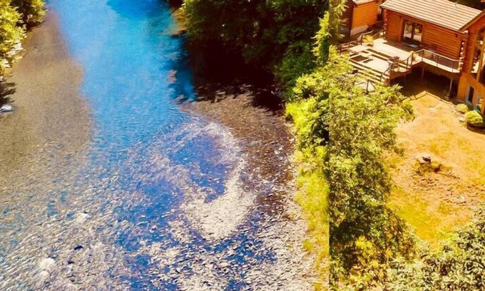 Riverbend Chalet De Esquí | Tubing+Fishing | Waterfront Views @vacationloghome