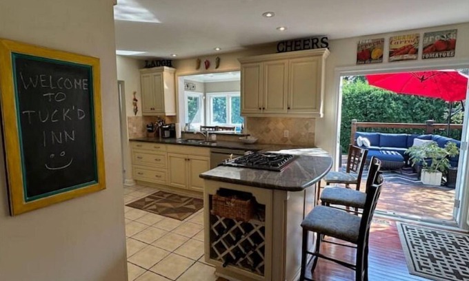 Burlington Casa | Tuck'd Inn