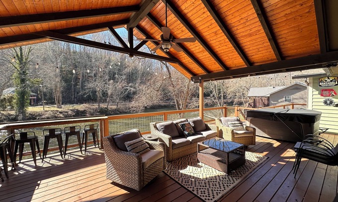 Sylva Casa | Tuckasegee River House