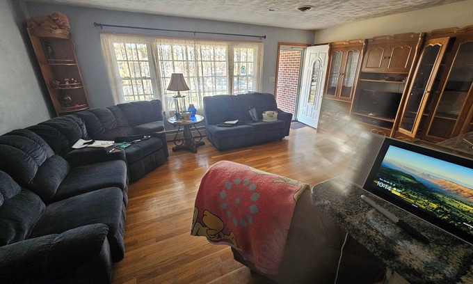 Newport News Casa | Tucked away 3-bedroom estate with AC and WiFi in fabulous Hampton