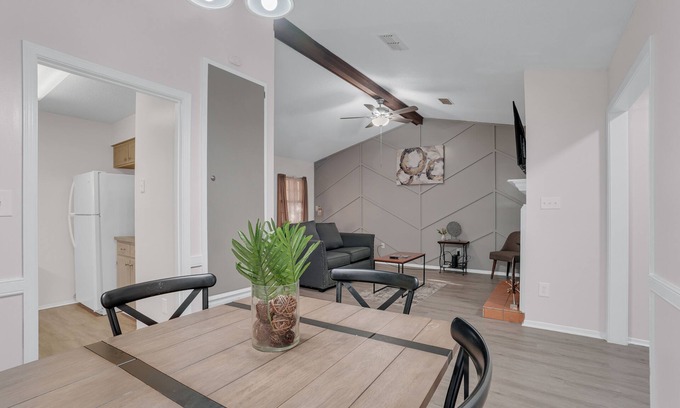 Gunter Afs Casa | Tucked-Away Townhouse
