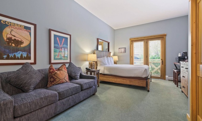 Copper Mountain Village Apartamento | Tucker Mountain Hotel Style Room with 1 Bed #107A by RedAwning