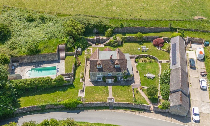 Newport Cabaña | TUCKERS FARM, pet friendly, luxury holiday cottage in Gatcombe