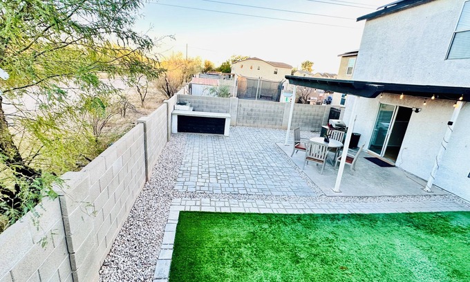 Tucson Casa | Tucson two story 4BR 2.5BA house close to airport & major attractions Sleeps 8