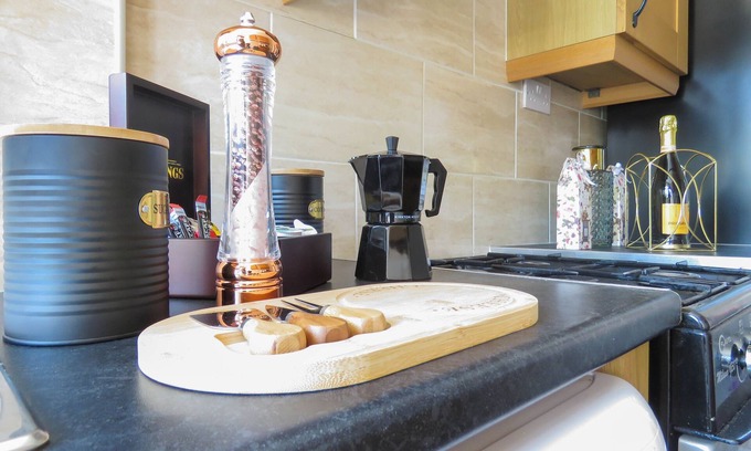 Coventry Apartamento | Tudors eSuites 4 Bedroom House with Garden & 9 Beds