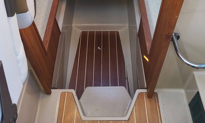 Montague Alquiler De Eote | TUG BOAT WITH CHARACTER WITH GALLEY AND SLEEPING FOR 3