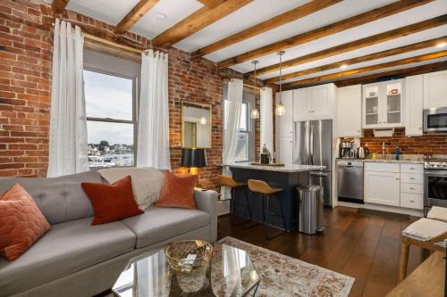 Portsmouth Apartamento | Tugboat Vista 2 Bedroom Downtown Portsmouth