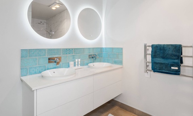 Tanners Point Cabina | Tui Moana Lodge Island view with outdoor bath