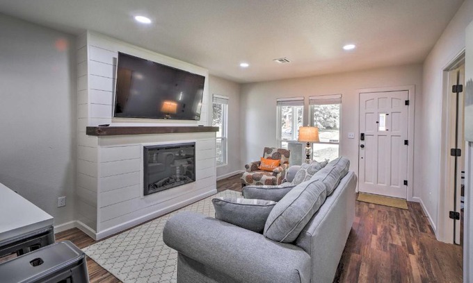 Florence Park Casa | Tulsa Bungalow with Fireplace Less Than 4 Mi to Dtwn!