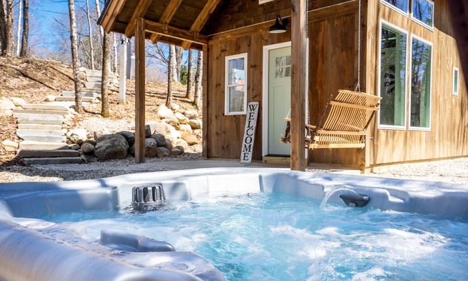 Weld Cabina | Tumbledown Tiny Home w/ Hot Tub! Awesome hiking area!